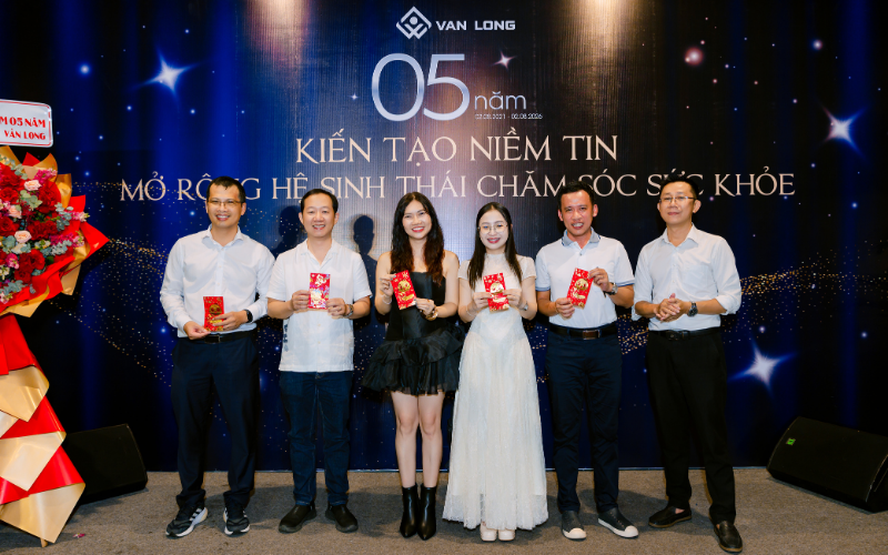 Ky Niem 5 Nam Van Long Boc Tham